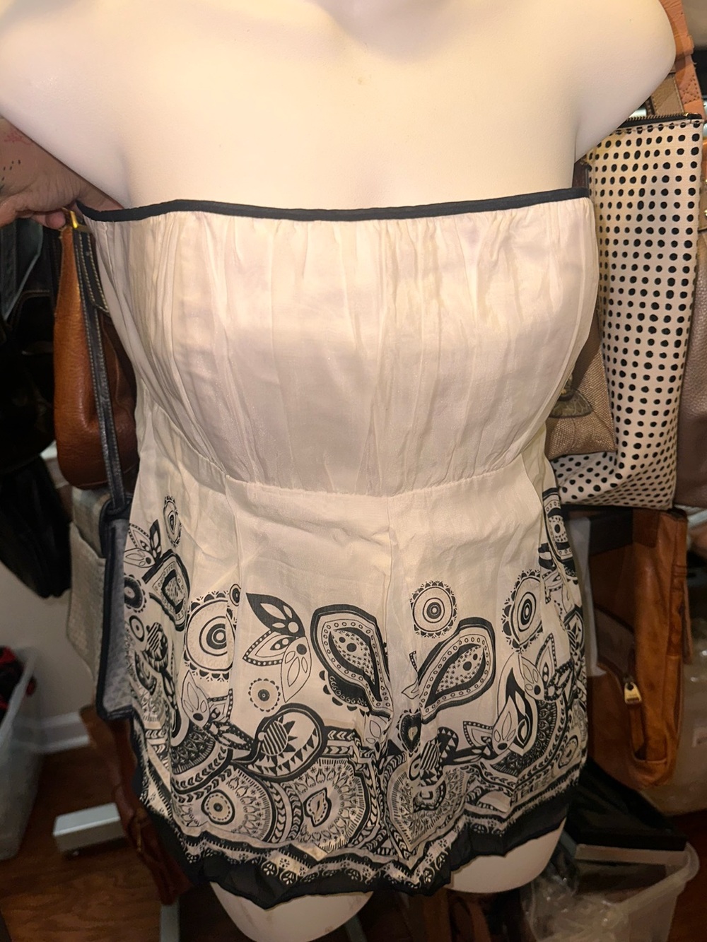 CLOSE OUT SALE White House Black Market Top